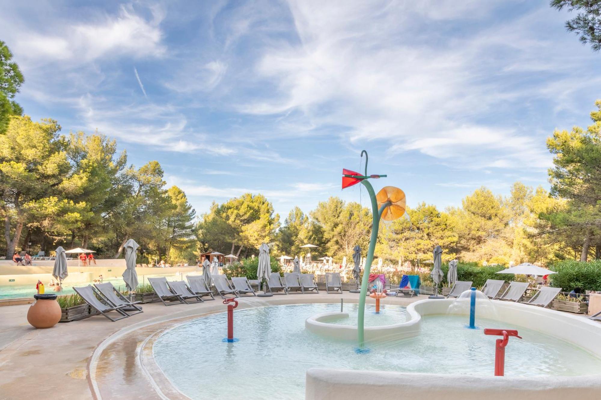 Village Pierre & Vacances Pont Royal En Provence Mallemort Exterior photo