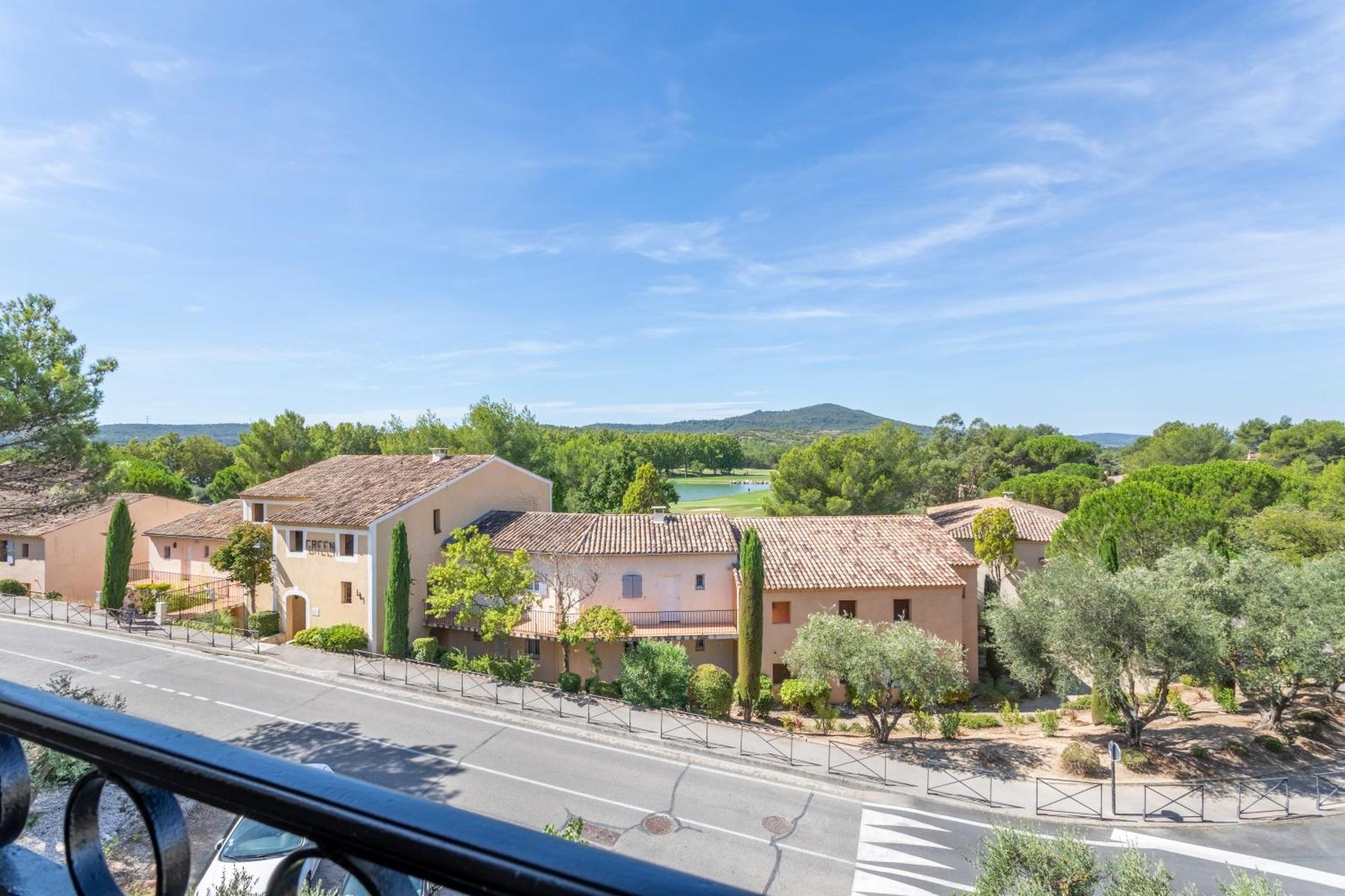 Village Pierre & Vacances Pont Royal En Provence Mallemort Exterior photo